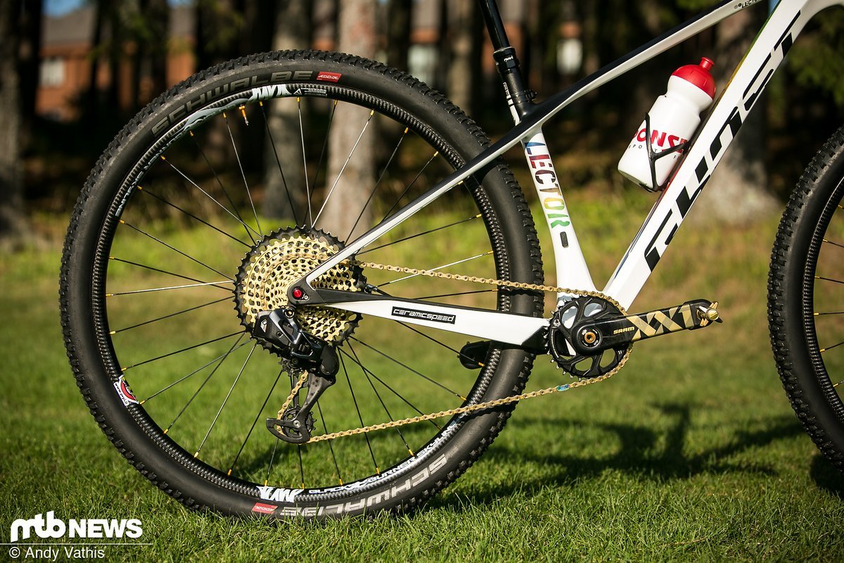 Nachdem 12-fach Schaltungen sich im MTB-Bereich mittlerweile flächendeckend durchzusetzen scheinen, arbeitet SRAM nun an der Elektrifizierung Nachdem 12-fach Schaltungen sich im MTB-Bereich mittlerweile flächendeckend durchzusetzen scheinen, arbeitet SRAM nun an der Elektrifizierung