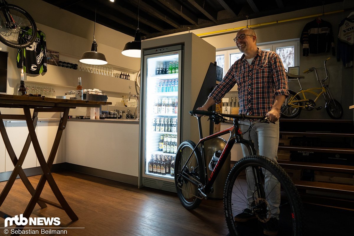 Erstkontakt mit dem Hauptgewinn in der Cannondale Werkstatt in Freiburg Erstkontakt mit dem Hauptgewinn in der Cannondale Werkstatt in Freiburg