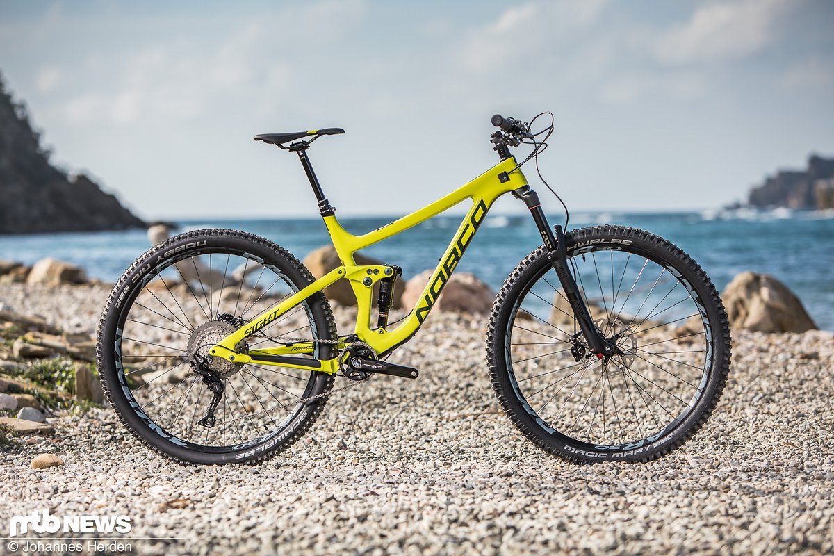 Das Norco Sight Carbon 9 rollt auf 29"-Laufrädern, bietet 140 mm Federweg vorne und 130 mm am Heck Das Norco Sight Carbon 9 rollt auf 29"-Laufrädern, bietet 140 mm Federweg vorne und 130 mm am Heck