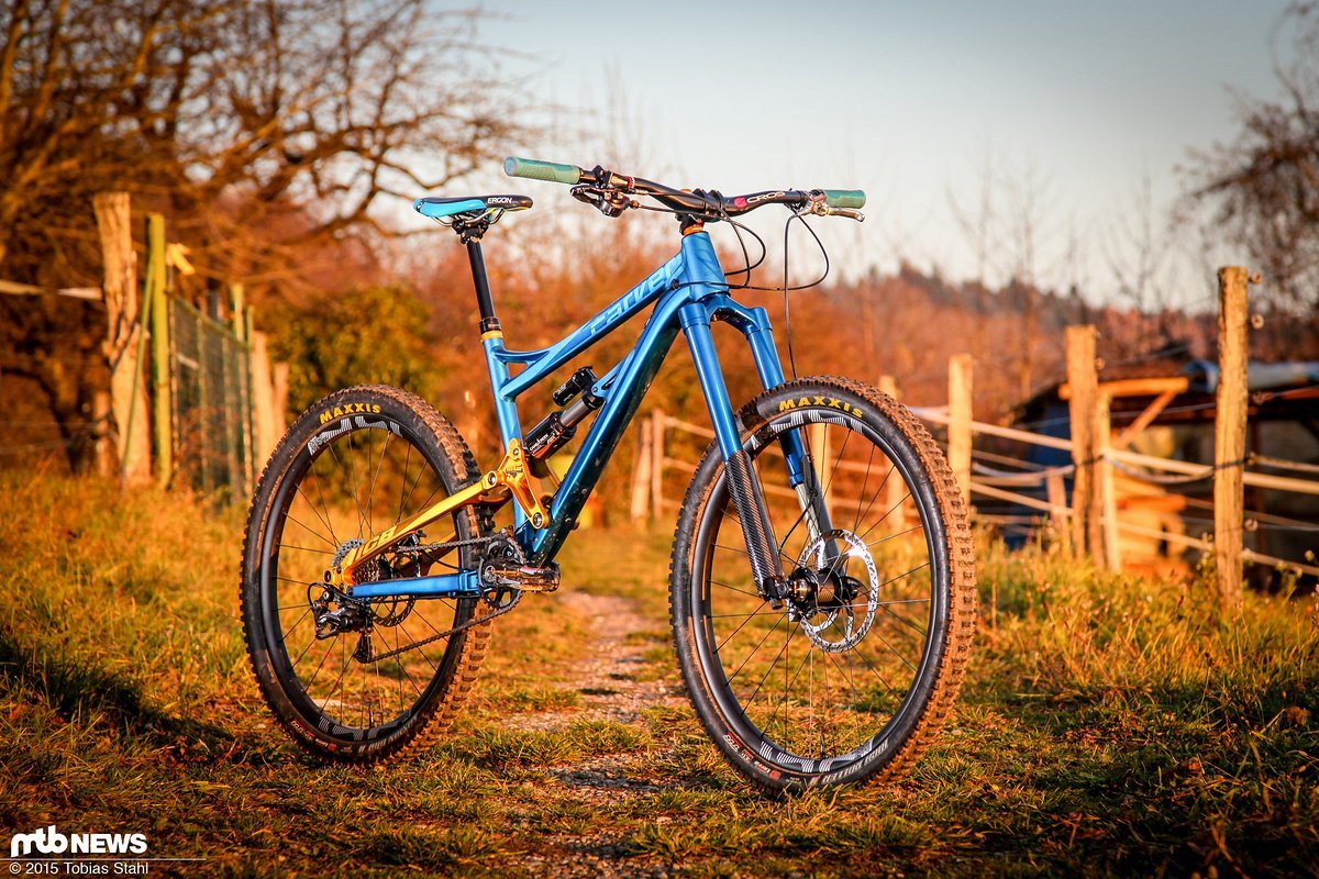 Das passende Testbike für die Intend SC ist das Carver ICB1 mit Cane Creek Double Barrel Air CS Dämpfer und 170 mm Federweg am Heck Das passende Testbike für die Intend SC ist das Carver ICB1 mit Cane Creek Double Barrel Air CS Dämpfer und 170 mm Federweg am Heck