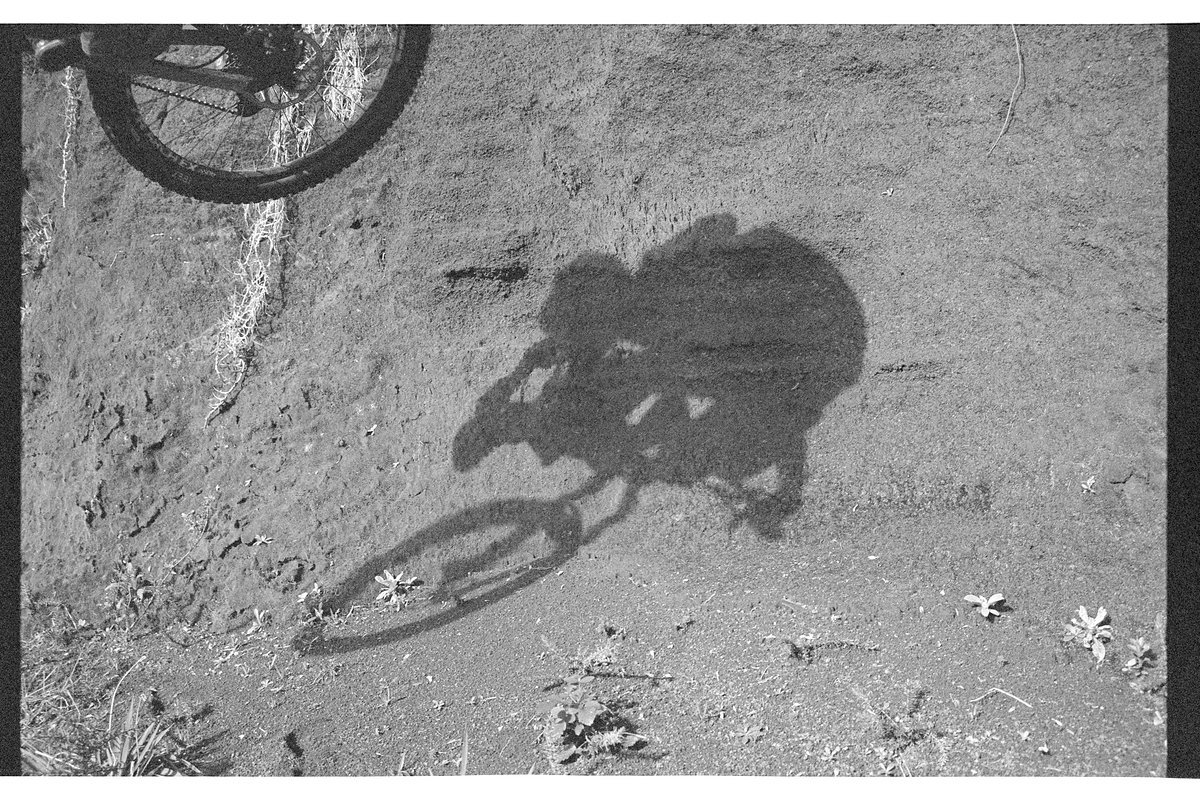 2014, Madeira mit David Graf: Für Schwarz / Weiß Bilder braucht man einen harten Kontrast. Wenn die Umgebung es nicht hergibt, nimmt man einfach nur den Schatten. 2014, Madeira mit David Graf: Für Schwarz / Weiß Bilder braucht man einen harten Kontrast. Wenn die Umgebung es nicht hergibt, nimmt man einfach nur den Schatten.