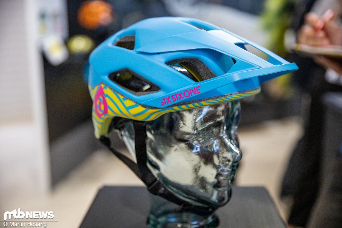 Der SixSixOne Summit-Helm ist das etwas hochwertigere Pendant zum Crest-Helm Der SixSixOne Summit-Helm ist das etwas hochwertigere Pendant zum Crest-Helm