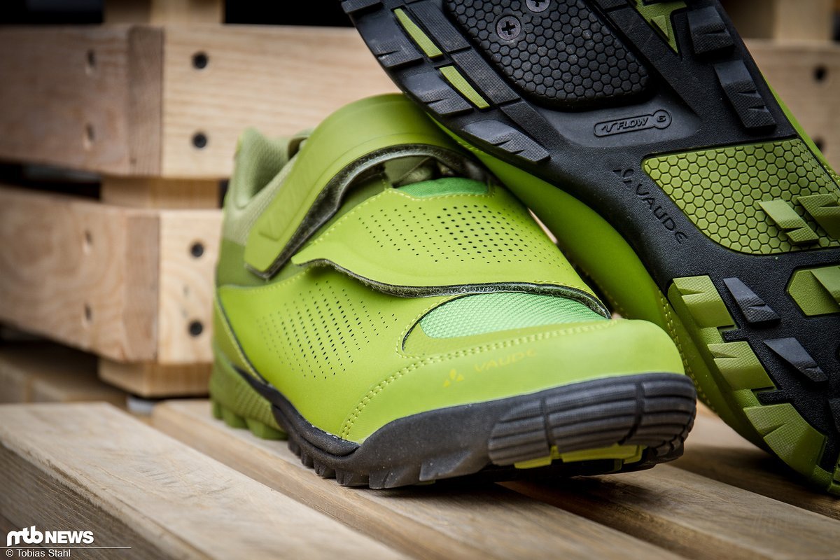 Der Vaude Downieville richtet sich an Mountainbiker, die einen Schuh für Bergeinsätze zwischen steifer XC-Platte und weichem Freeride-Treter suchen Der Vaude Downieville richtet sich an Mountainbiker, die einen Schuh für Bergeinsätze zwischen steifer XC-Platte und weichem Freeride-Treter suchen