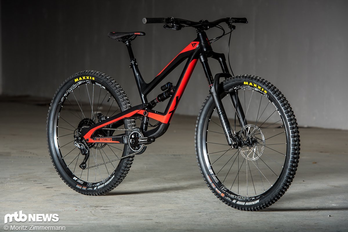 Das YT Capra 29 AL Comp soll dank 160 mm Federweg an Front und Heck die Maschine der Wahl für Bikepark-Besuche oder Enduro-Geballer sein Das YT Capra 29 AL Comp soll dank 160 mm Federweg an Front und Heck die Maschine der Wahl für Bikepark-Besuche oder Enduro-Geballer sein