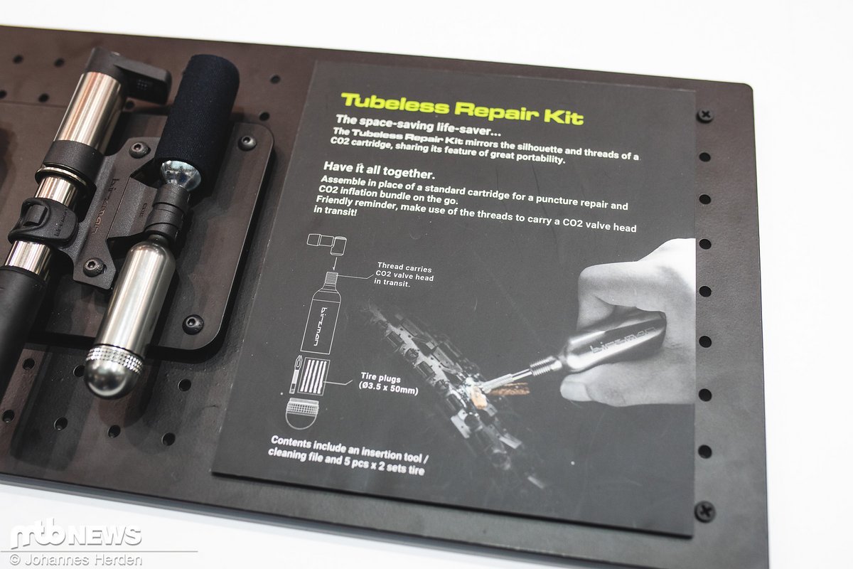 Tubeless Repair Kit mit Tubeless-Salami samt integrierter CO2-Kartusche Tubeless Repair Kit mit Tubeless-Salami samt integrierter CO2-Kartusche