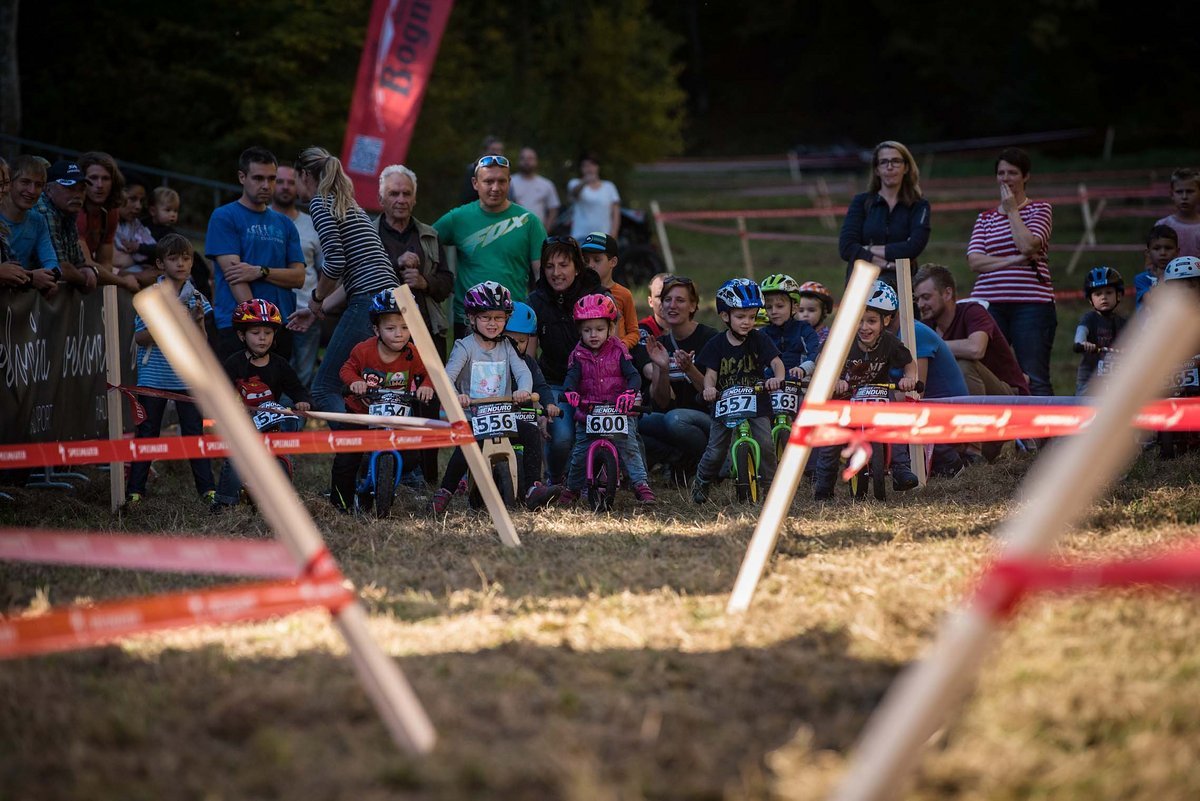 Aber halt, da war doch noch was! Eine Besonderheit in Treuchtlingen, die gleich nach Ende des Rennens stattfindet – das Kids-Laufradrennen! Aber halt, da war doch noch was! Eine Besonderheit in Treuchtlingen, die gleich nach Ende des Rennens stattfindet – das Kids-Laufradrennen!