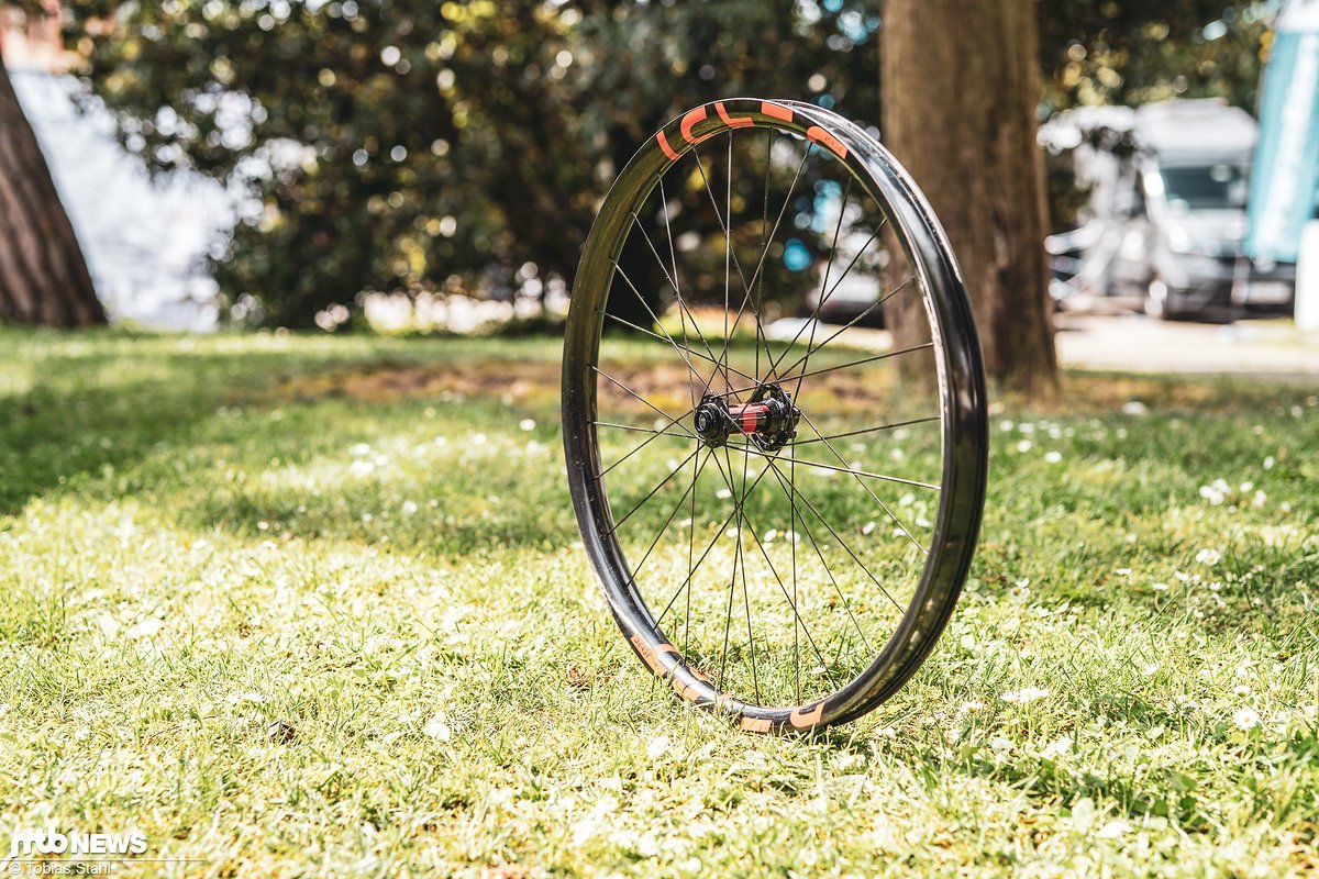 Die breite Beast MTB Rim ED35e-Felge misst außen beachtliche 42,5 mm Die breite Beast MTB Rim ED35e-Felge misst außen beachtliche 42,5 mm