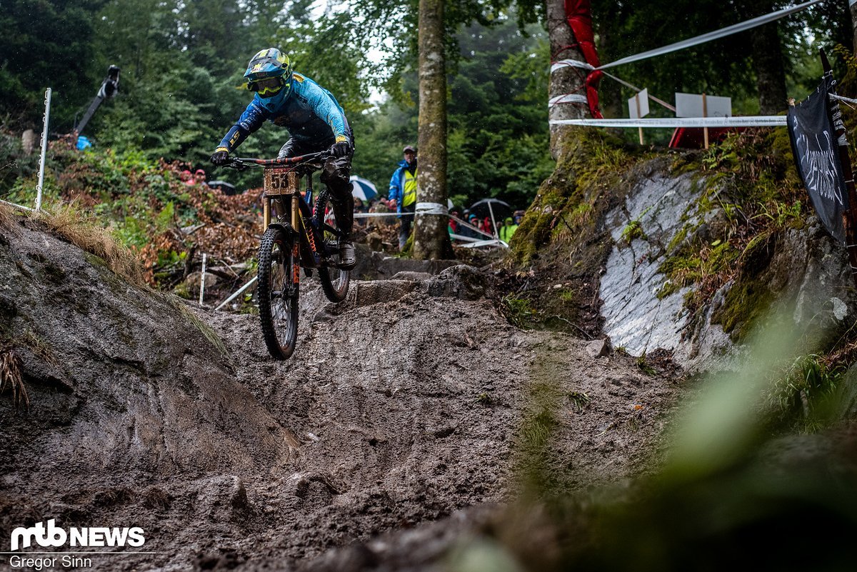 In La Bresse brachte die neue Startorder wieder einiges durcheinander und schickte die beiden Quali-Ersten Gee Atherton und Martin Maes wieder sehr früh auf die Strecke In La Bresse brachte die neue Startorder wieder einiges durcheinander und schickte die beiden Quali-Ersten Gee Atherton und Martin Maes wieder sehr früh auf die Strecke