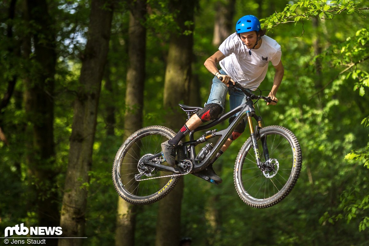 Auch am Trail macht sich der Five Ten District gut Auch am Trail macht sich der Five Ten District gut