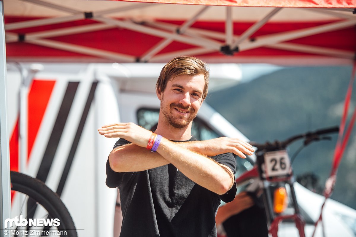 Bei vielen Rennen hatte David nicht mal ein eigenes Pit und stand mit Rad und Mechaniker einfach vor seinem Van oder beim österreichischen XC-Team Bei vielen Rennen hatte David nicht mal ein eigenes Pit und stand mit Rad und Mechaniker einfach vor seinem Van oder beim österreichischen XC-Team