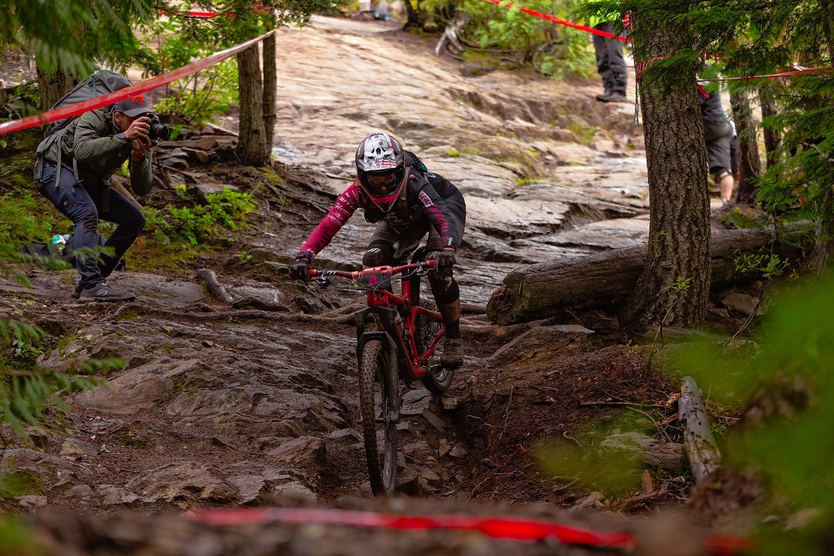 Stage 6 hat uns stellenweise ziemlich Angst eingejagt. Im Trockenen ist dieses Rockface schon tricky, im Nassen einfach nur angsteinflößend! Stage 6 hat uns stellenweise ziemlich Angst eingejagt. Im Trockenen ist dieses Rockface schon tricky, im Nassen einfach nur angsteinflößend!