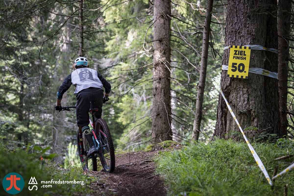 Lena Arndt gewann in Flims die Klasse Rider Women und sicherte sich den Sieg in der Serienwertung 2019. Lena Arndt gewann in Flims die Klasse Rider Women und sicherte sich den Sieg in der Serienwertung 2019.