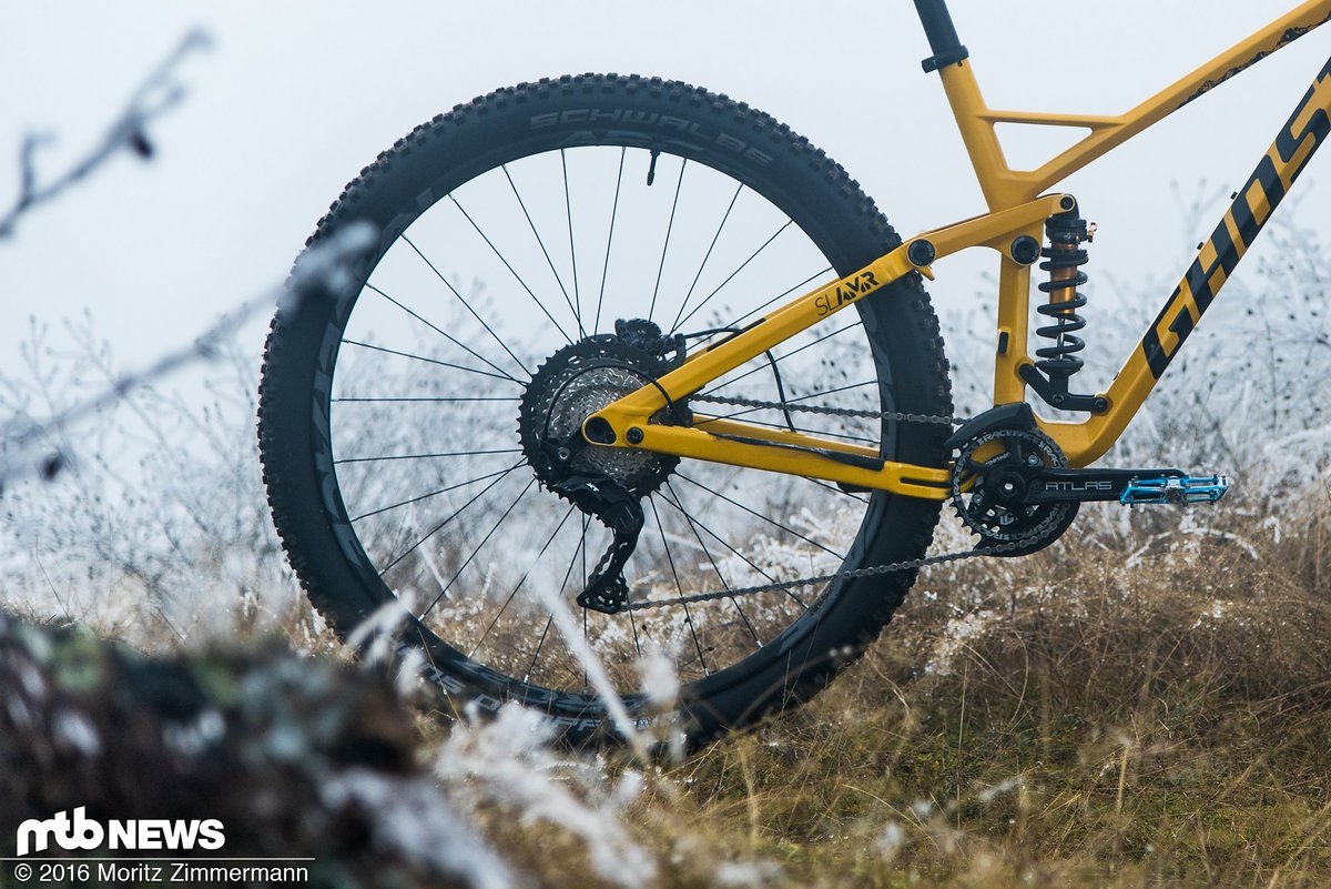 Auch am Antrieb erkennt man, wo sich das Bike wohlfühlt: Taco und Kettenführung sichern die Kette. Auch am Antrieb erkennt man, wo sich das Bike wohlfühlt: Taco und Kettenführung sichern die Kette.
