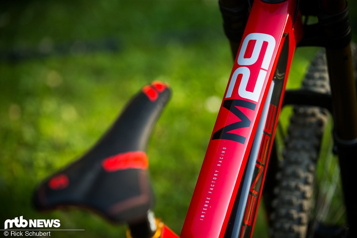 Das Intense M29 war eines der ersten 29" Carbon-Downhill-Bikes in Produktion Das Intense M29 war eines der ersten 29" Carbon-Downhill-Bikes in Produktion