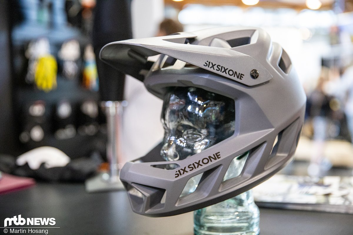 Der Enduro-Integralhelm Halo befindet sich noch im frühen Prototypen-Stadium und ist voraussichtlich ab Juli 2020 erhältlich Der Enduro-Integralhelm Halo befindet sich noch im frühen Prototypen-Stadium und ist voraussichtlich ab Juli 2020 erhältlich