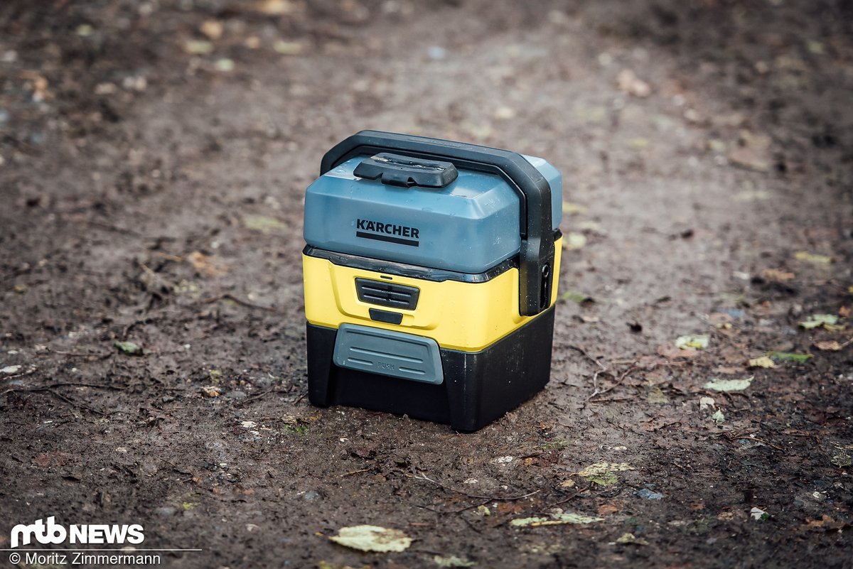 Der Kärcher Mobile Outdoor Cleaner OC 3 mit Bike Box ist sehr kompakt, leicht und hat ein Fassungsvermögen von 4 Liter Der Kärcher Mobile Outdoor Cleaner OC 3 mit Bike Box ist sehr kompakt, leicht und hat ein Fassungsvermögen von 4 Liter