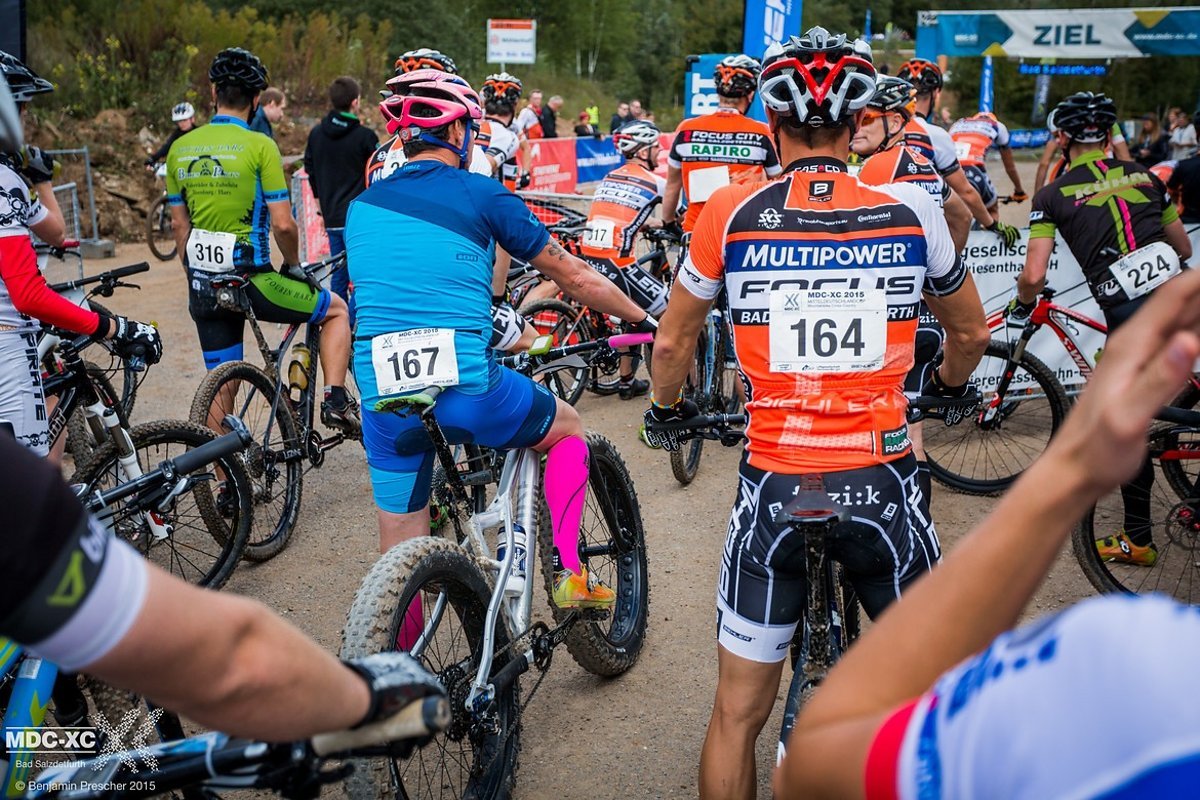 Die Hobbyfahrer am Samstag beim 4.Lauf zum MDC-XC Cup haben noch das Glück die Strecke in einem perfekten Zustand vor zu finden. Die Hobbyfahrer am Samstag beim 4.Lauf zum MDC-XC Cup haben noch das Glück die Strecke in einem perfekten Zustand vor zu finden.