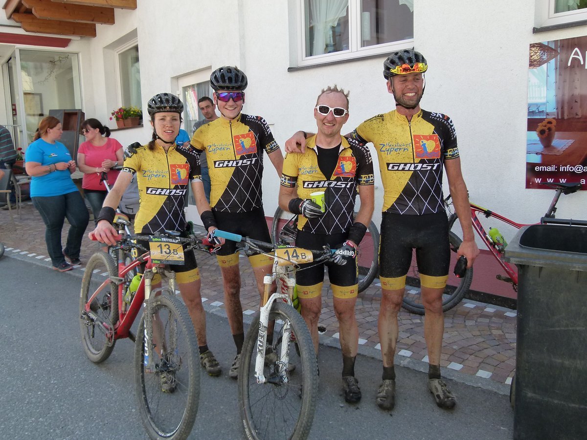 Team Herzlichst Zypern, die deutschen Marathonmeister Silke Ulrich/Sascha Schwindling und Jan Kaliciak/Phillip Maiser Team Herzlichst Zypern, die deutschen Marathonmeister Silke Ulrich/Sascha Schwindling und Jan Kaliciak/Phillip Maiser