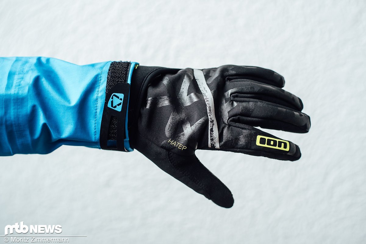 Die Ion Haze Amp-Handschuhe sind in den Größen XXS bis XL für einen Preis von 69,90 € (UVP) erhältlich. Die Ion Haze Amp-Handschuhe sind in den Größen XXS bis XL für einen Preis von 69,90 € (UVP) erhältlich.
