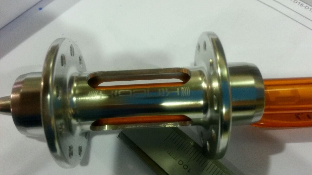 Gewicht sparen und die Optik verfeinern wo es nur geht Gewicht sparen und die Optik verfeinern wo es nur geht