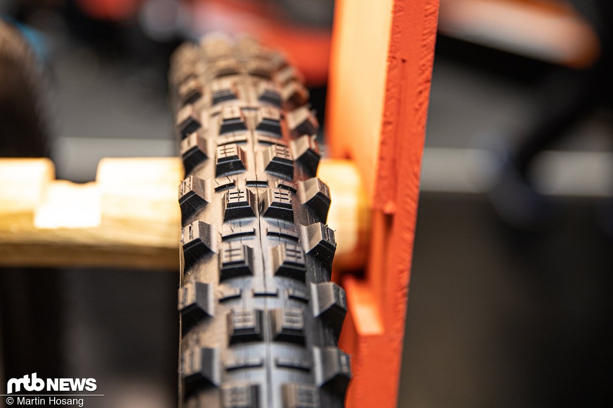 Der Kenda Gran Mudda ist ein ausgewachsener Matschreifen für den Downhill-Einsatz Der Kenda Gran Mudda ist ein ausgewachsener Matschreifen für den Downhill-Einsatz