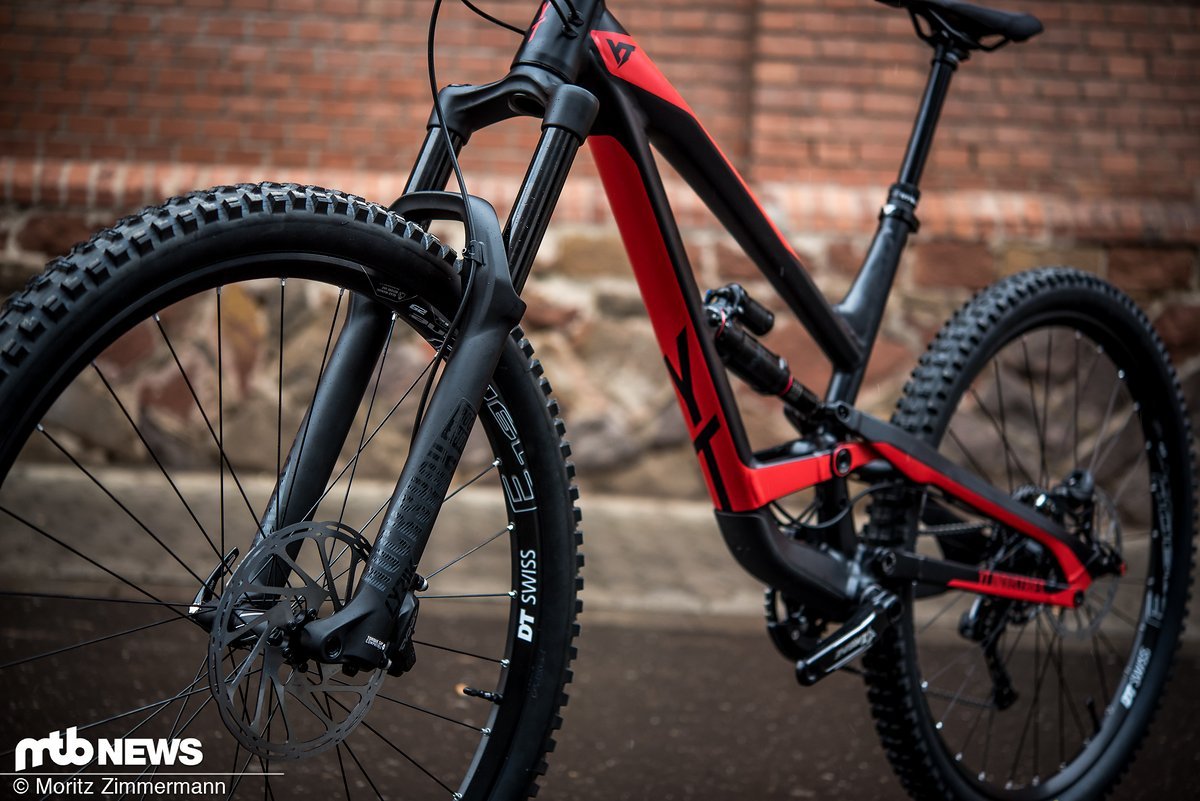 Unser 2018er Testbike ist mit einer RockShox Lyrik RCT3-Federgabel ausgestattet Unser 2018er Testbike ist mit einer RockShox Lyrik RCT3-Federgabel ausgestattet