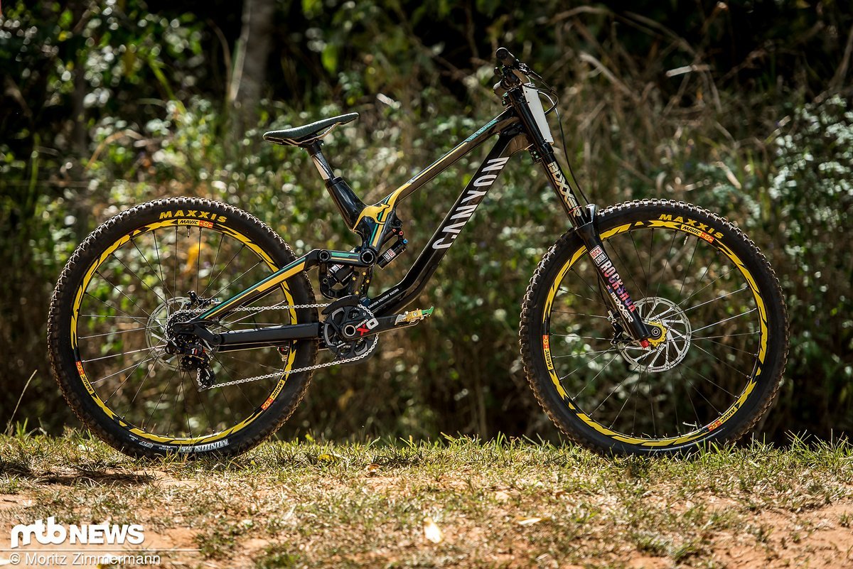 Das Canyon Sender CF von Troy Brosnan ist nach dessen Aussage das leichteste Downhill-Bike, das der Australier jemals gefahren ist Das Canyon Sender CF von Troy Brosnan ist nach dessen Aussage das leichteste Downhill-Bike, das der Australier jemals gefahren ist