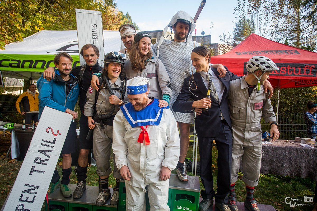 Was für ein Kostüm-Podium! OpenTrails-Aktivisten, Ghostbusters, Patienten und der Fahrvermögensberater Was für ein Kostüm-Podium! OpenTrails-Aktivisten, Ghostbusters, Patienten und der Fahrvermögensberater