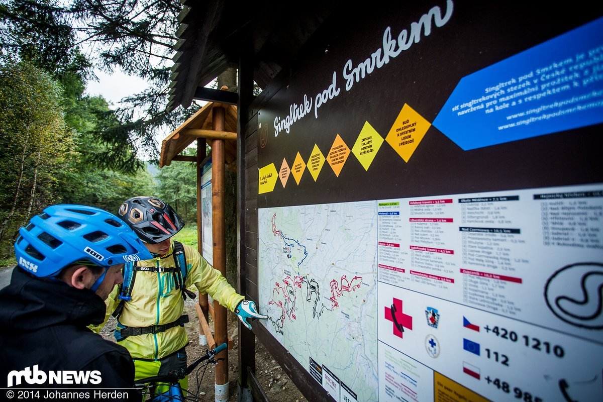 An den wichtigsten Punkten des Trailcenters sind diese großen Tafeln mit allen Trails aufgestellt An den wichtigsten Punkten des Trailcenters sind diese großen Tafeln mit allen Trails aufgestellt