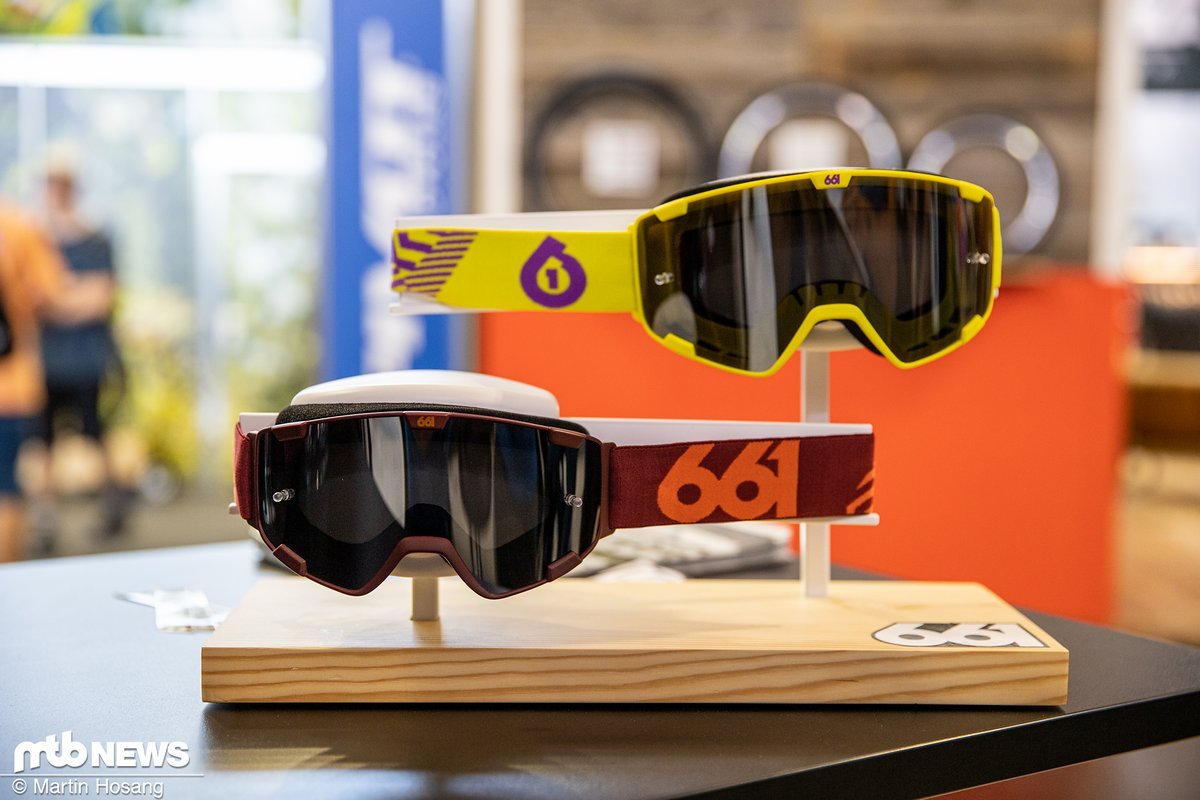 Die neuen SixSixOne Radia-Goggles sind in zwei verschiedenen Größen für einen Preis von 45 € erhältlich. Die neuen SixSixOne Radia-Goggles sind in zwei verschiedenen Größen für einen Preis von 45 € erhältlich.