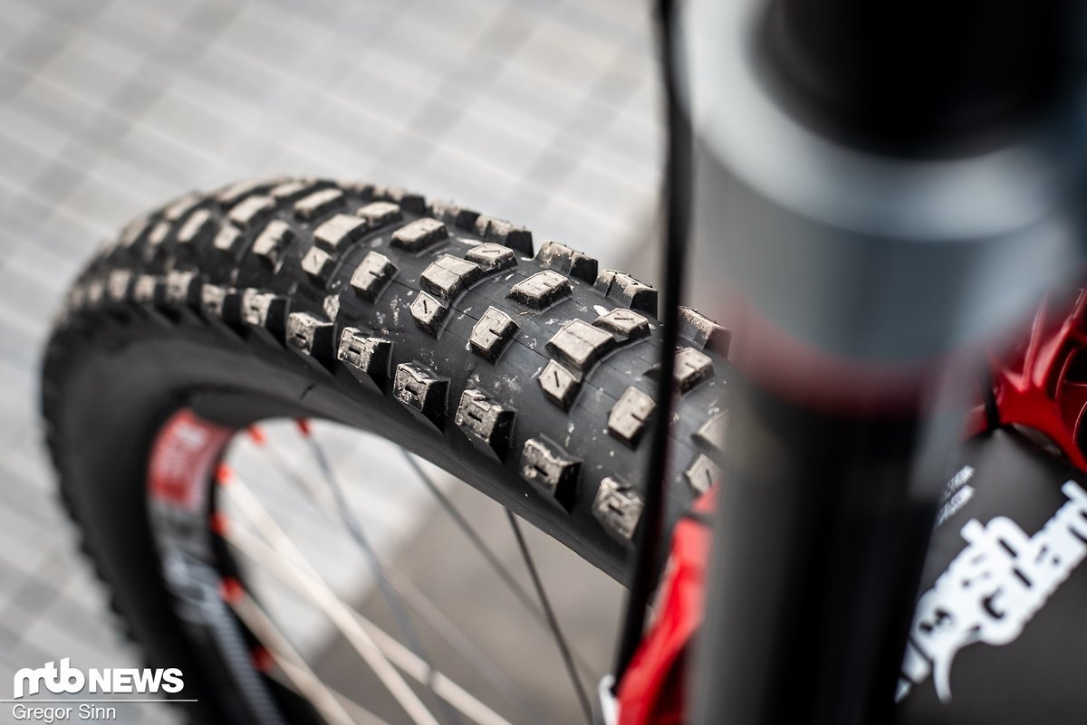 Diesen Reifen konnte man erstmals in Leogang am Rad von Troy Brosnan bestaunen Diesen Reifen konnte man erstmals in Leogang am Rad von Troy Brosnan bestaunen