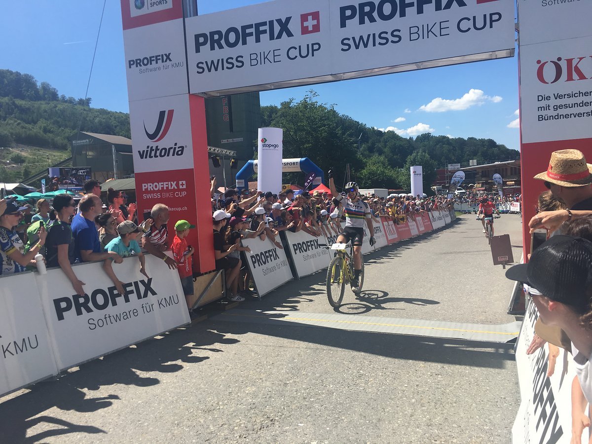 Achter nationaler Meistertitel für Nino Schurter. In einem packenden Duell konnte sich der Weltmeister gegen Mathias Flückiger durchsetzen Achter nationaler Meistertitel für Nino Schurter. In einem packenden Duell konnte sich der Weltmeister gegen Mathias Flückiger durchsetzen