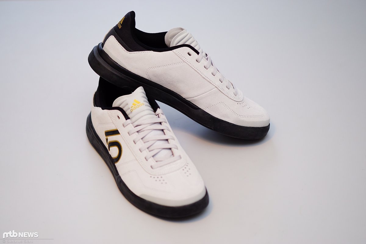 Der Five Ten Sleuth DLX ist eine Mischung aus Adidas Samba und Five Ten-Sohle Der Five Ten Sleuth DLX ist eine Mischung aus Adidas Samba und Five Ten-Sohle
