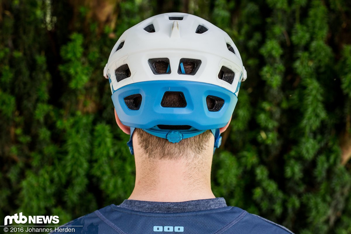 Im Nacken ist der Crossmax Pro vergleichsweise weit heruntergezogen Im Nacken ist der Crossmax Pro vergleichsweise weit heruntergezogen