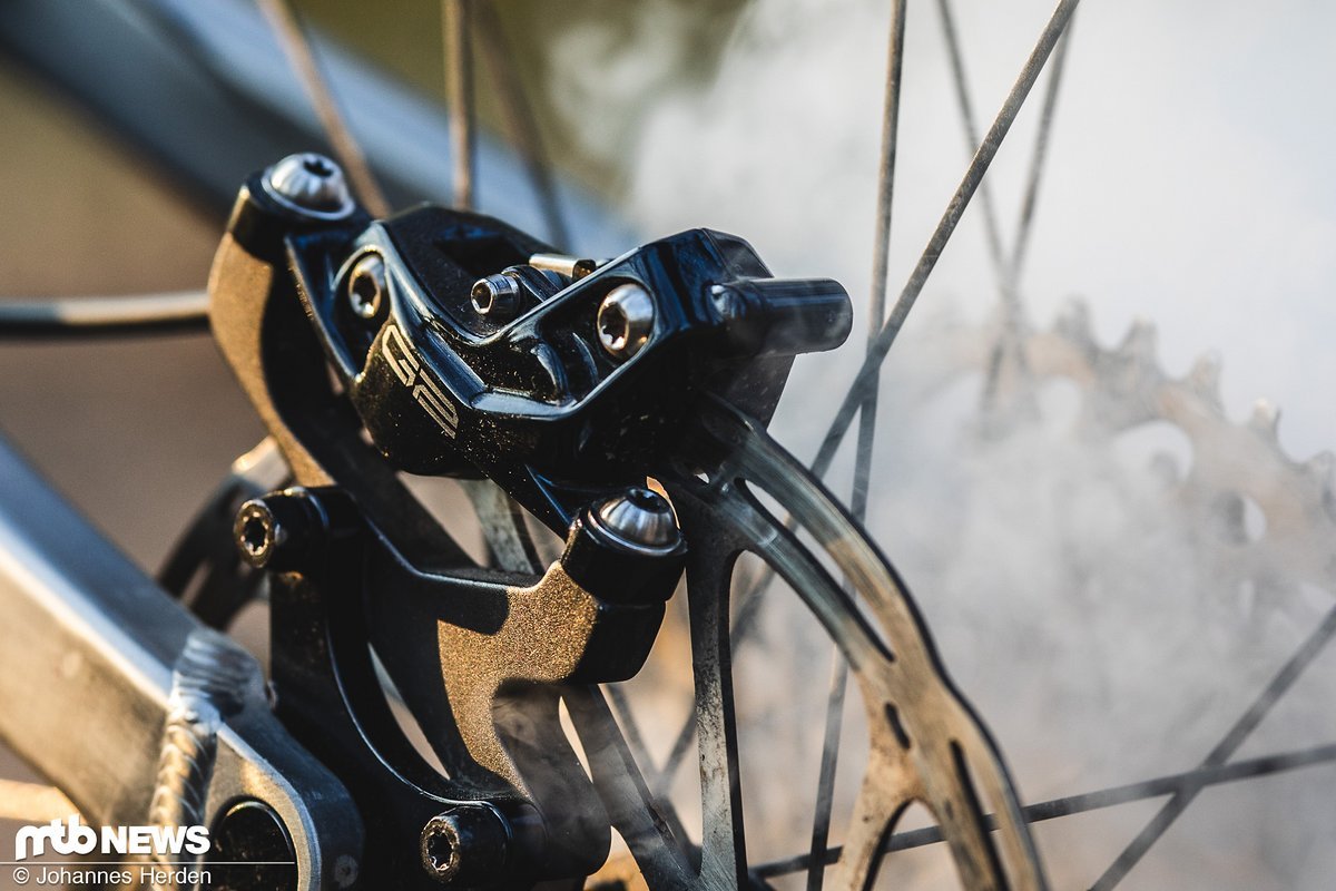 Die SRAM G2 ist der direkte Nachfolger der SRAM Guide und kommt als RSC- und Ultimate-Variante Die SRAM G2 ist der direkte Nachfolger der SRAM Guide und kommt als RSC- und Ultimate-Variante
