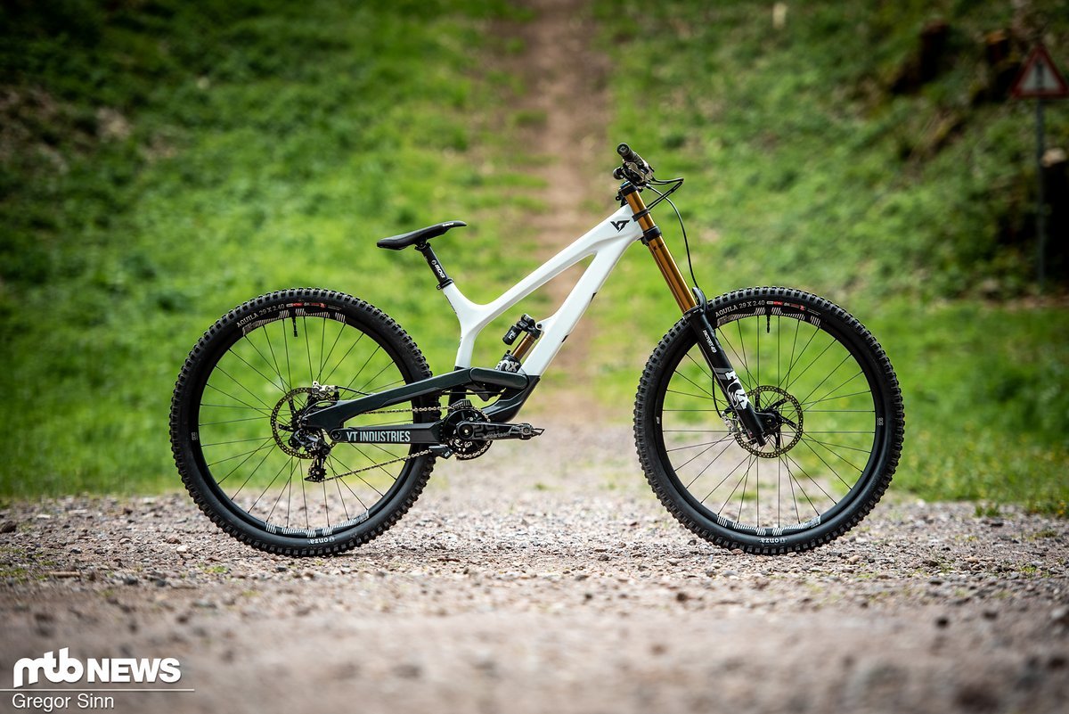 Das YT Tues komplettiert das Podium der diesjährigen MTB-News User Awards und sichert sich einen starken dritten Rang. Das YT Tues komplettiert das Podium der diesjährigen MTB-News User Awards und sichert sich einen starken dritten Rang.