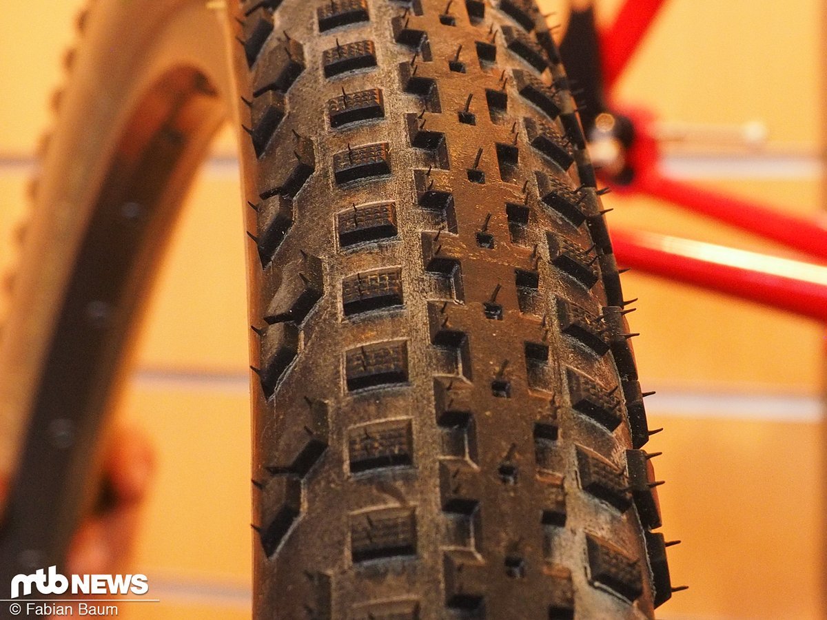 Mit 50 mm Breite eignet sich der Soma Cazadero sogar für Mountainbikes, die nicht im aller härtesten Gelände bewegt werden. Mit 50 mm Breite eignet sich der Soma Cazadero sogar für Mountainbikes, die nicht im aller härtesten Gelände bewegt werden.