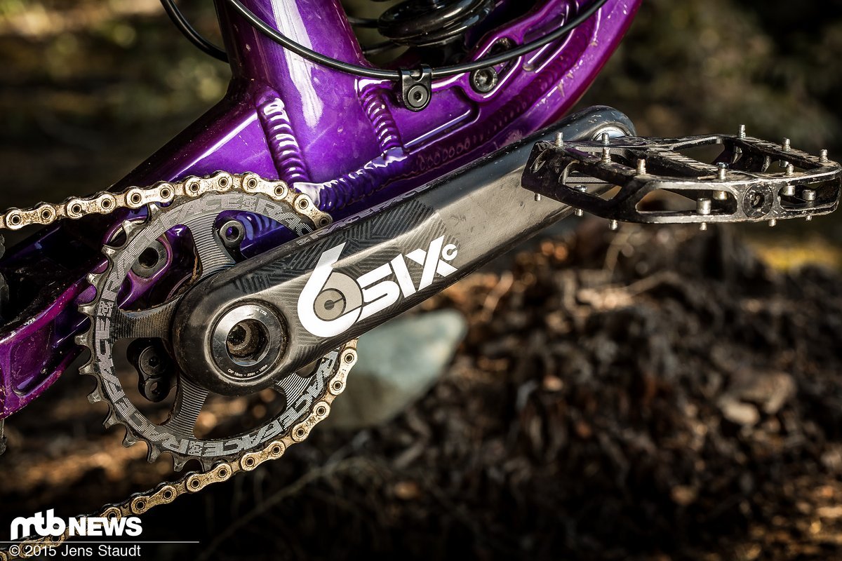 Sehr steif und solide sind die RaceFace Kurbeln, die in dieser Ausführung auch oft an Downhillbikes montiert werden Sehr steif und solide sind die RaceFace Kurbeln, die in dieser Ausführung auch oft an Downhillbikes montiert werden