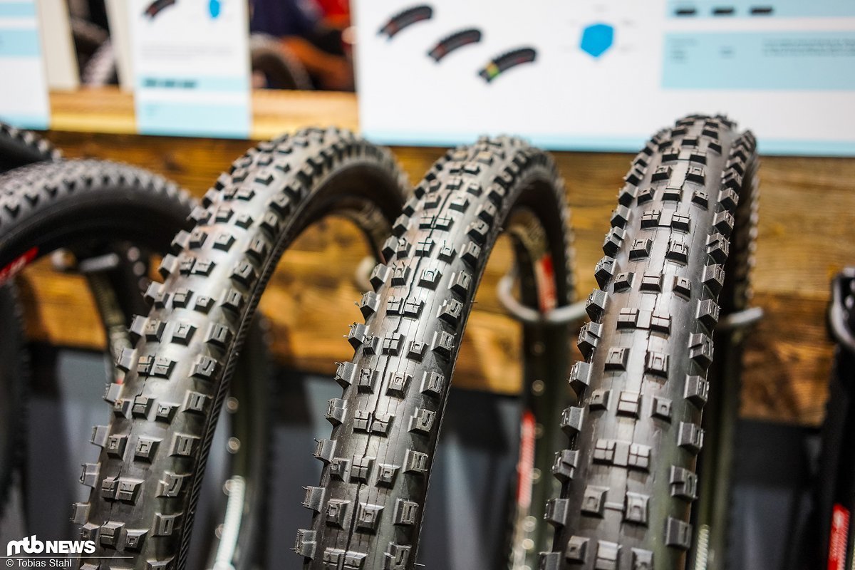 Der Kenda Hellkat geht mit neuer Enduro-Karkasse als Option zwischen leichter Trail- und schwerer DH-Ausführung in die neue Saison Der Kenda Hellkat geht mit neuer Enduro-Karkasse als Option zwischen leichter Trail- und schwerer DH-Ausführung in die neue Saison