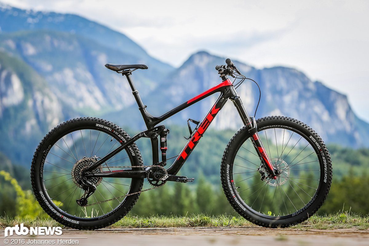 Schwarz, rot, schnell: Das neue Trek Remedy ist ein toller Allrounder, mit dem man es bergab krachen lassen kann Schwarz, rot, schnell: Das neue Trek Remedy ist ein toller Allrounder, mit dem man es bergab krachen lassen kann