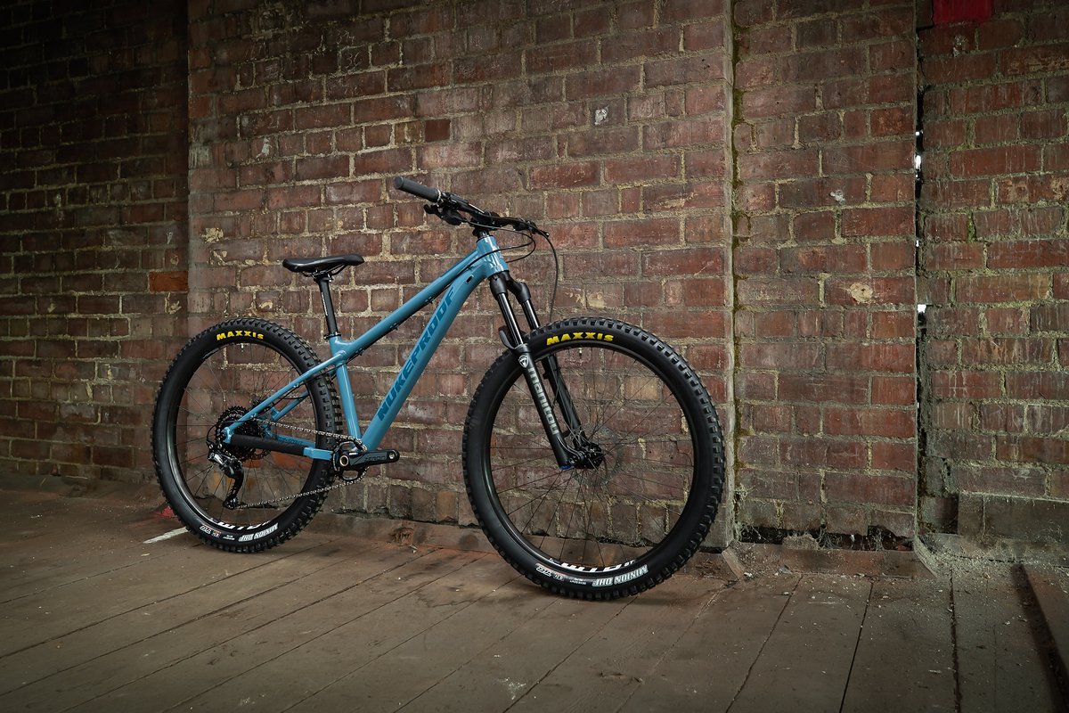 Beim Nukeproof Cub Scout handelt es sich um ein vom eigenen Trail-Hardtail inspiriertes Kinder-Mountainbike Beim Nukeproof Cub Scout handelt es sich um ein vom eigenen Trail-Hardtail inspiriertes Kinder-Mountainbike