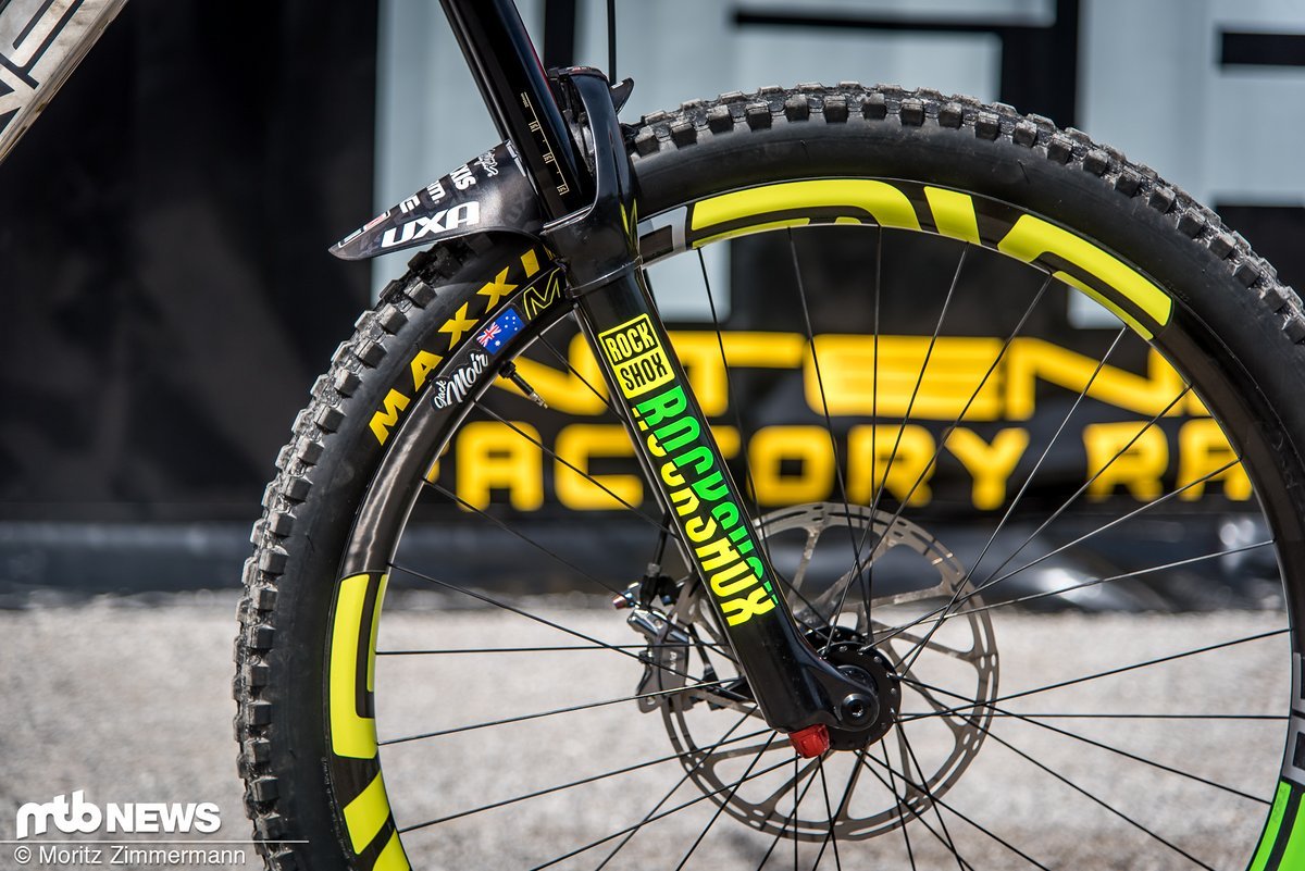 Im Inneren der RockShox Boxxer Team werkelt eine besonders harte Race Only Springs-Feder Im Inneren der RockShox Boxxer Team werkelt eine besonders harte Race Only Springs-Feder