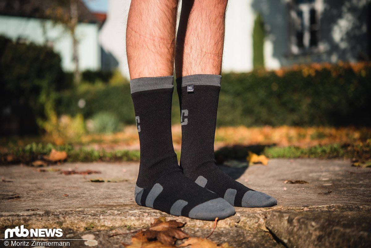 Dank der gleichzeitig wasserdichten und atmungsaktiven Membran sollen die wasserdichten Socken von XLC ideal für den Einsatz bei Regen geeignet sein