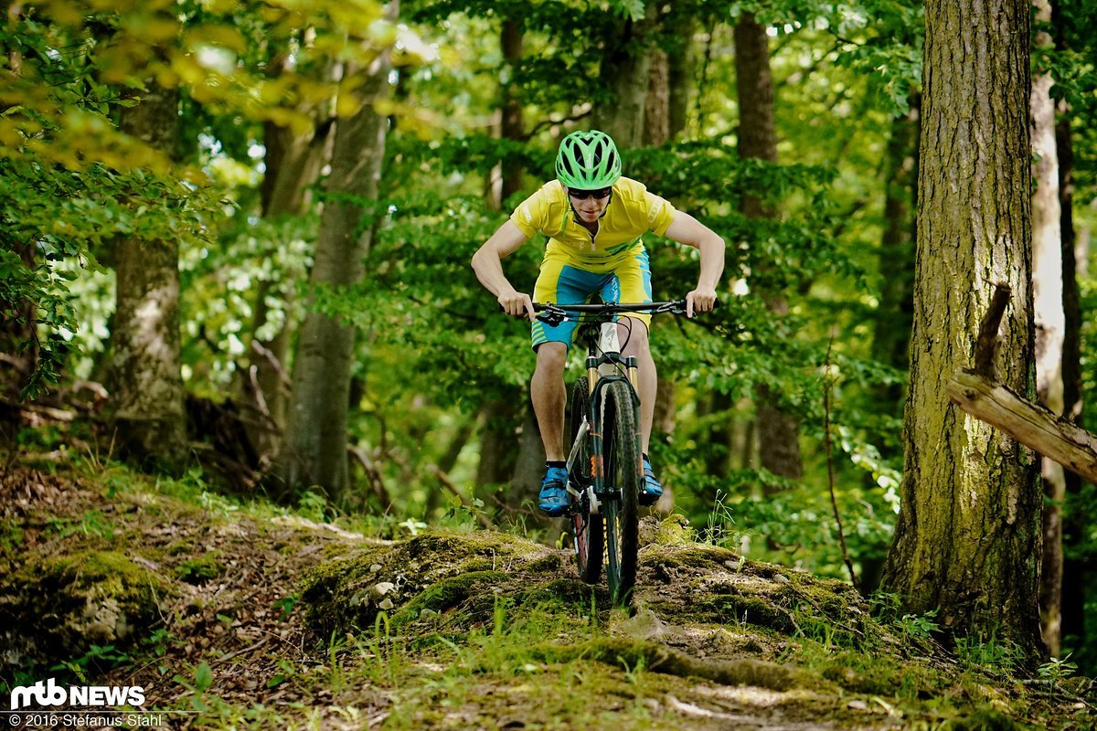 Im Praxiseinsatz konnten die THEseatpost und der THEflatbar von bike ahead composites überzeugen Im Praxiseinsatz konnten die THEseatpost und der THEflatbar von bike ahead composites überzeugen