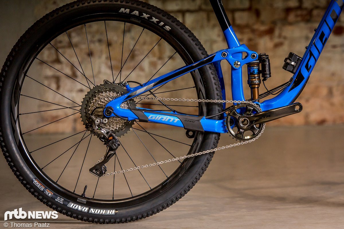 Obwohl hier noch die alte Shimano XTR-Schaltung montiert ist, wird das Giant Anthem Advanced Pro 0 in Serie mit dem neuen 12-fach Antrieb ausgestattet sein. Obwohl hier noch die alte Shimano XTR-Schaltung montiert ist, wird das Giant Anthem Advanced Pro 0 in Serie mit dem neuen 12-fach Antrieb ausgestattet sein.