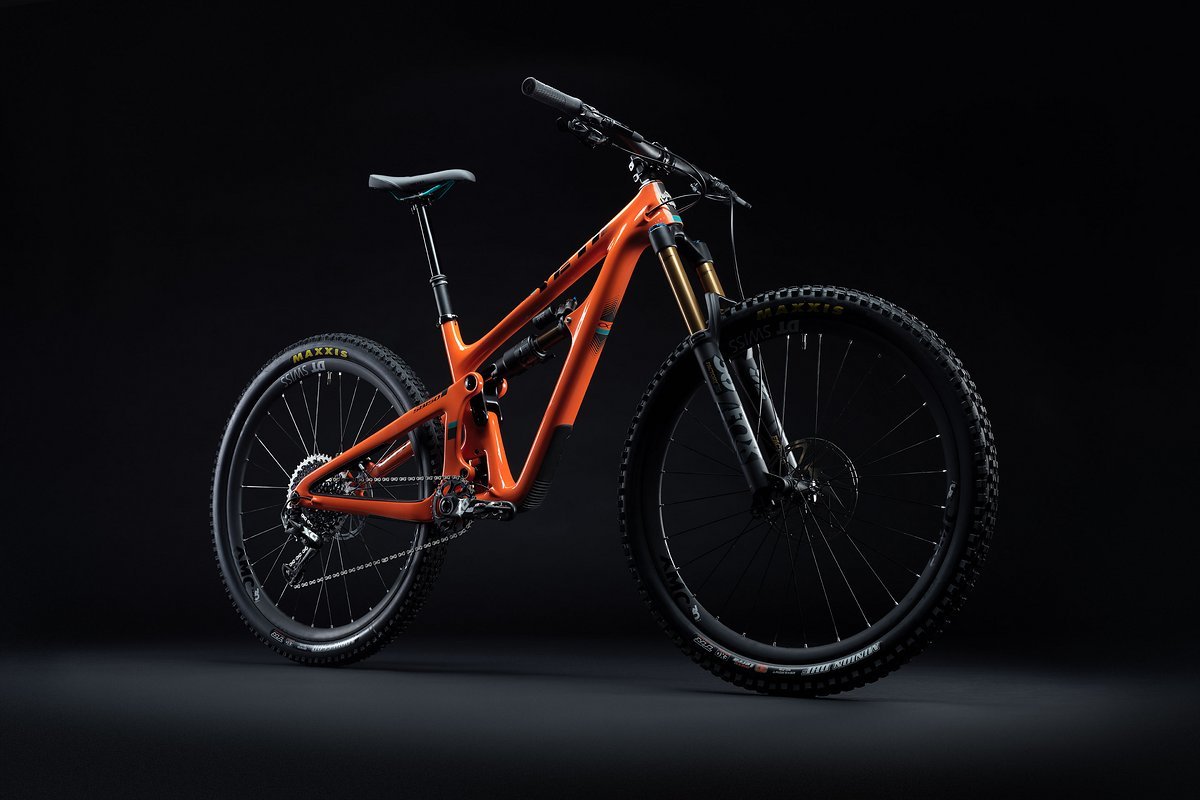 Mit dem brandneuen Yeti SB150 präsentiert die Kultmarke aus Colorado einen echten Vollgas-29er Mit dem brandneuen Yeti SB150 präsentiert die Kultmarke aus Colorado einen echten Vollgas-29er