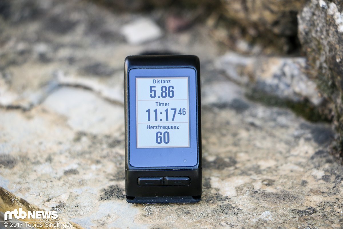 Trotz der überschaubaren Größe des Displays gelang es Garmin, ein ziemlich übersichtliches Display zu gestalten Trotz der überschaubaren Größe des Displays gelang es Garmin, ein ziemlich übersichtliches Display zu gestalten