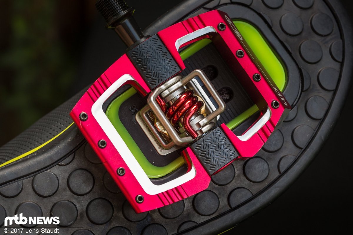 Der Crankbrothers-eigene Mechanismus erlaubt es, von jeder Seite aus einzuklicken Der Crankbrothers-eigene Mechanismus erlaubt es, von jeder Seite aus einzuklicken