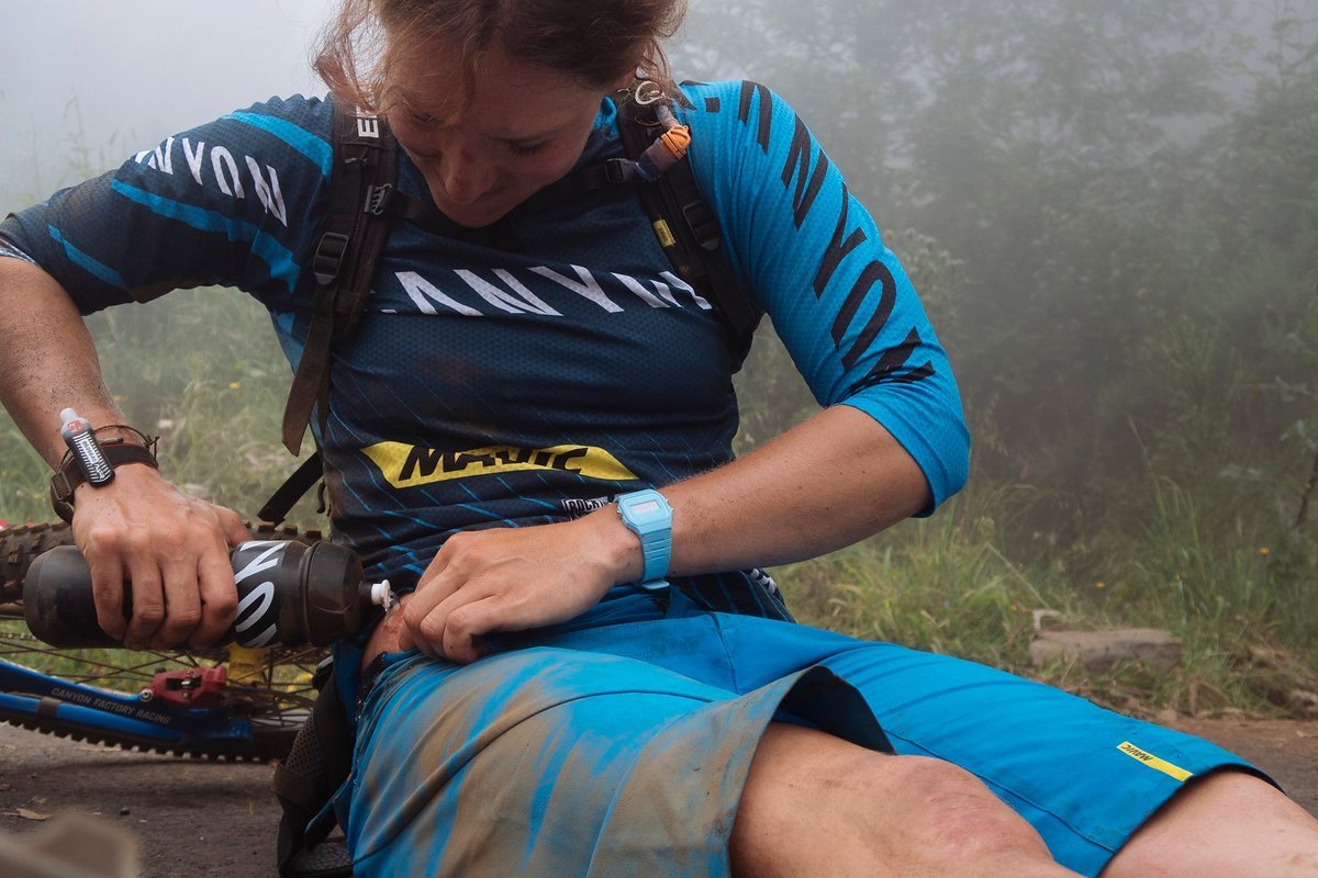 Mit kleineren Crashes war Ines bislang vertraut – wie hier bei der Trans Madeira 2017 Mit kleineren Crashes war Ines bislang vertraut – wie hier bei der Trans Madeira 2017