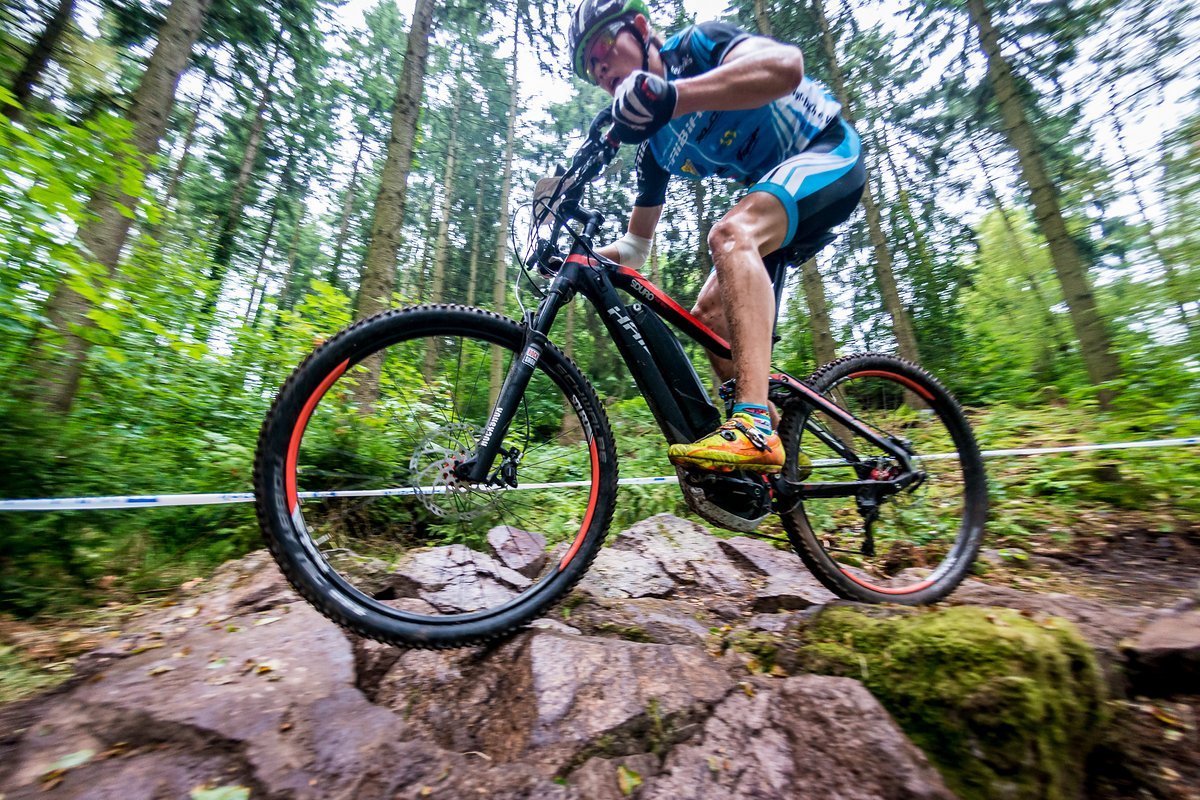Erstmalig findet im Rahmen eines UCI MTB World Cup ein Rennen für E-MTBs statt. In Albstadt wird dieses Rennen die Generalprobe für die E-MTB-WM im kommenden Jahr sein Erstmalig findet im Rahmen eines UCI MTB World Cup ein Rennen für E-MTBs statt. In Albstadt wird dieses Rennen die Generalprobe für die E-MTB-WM im kommenden Jahr sein